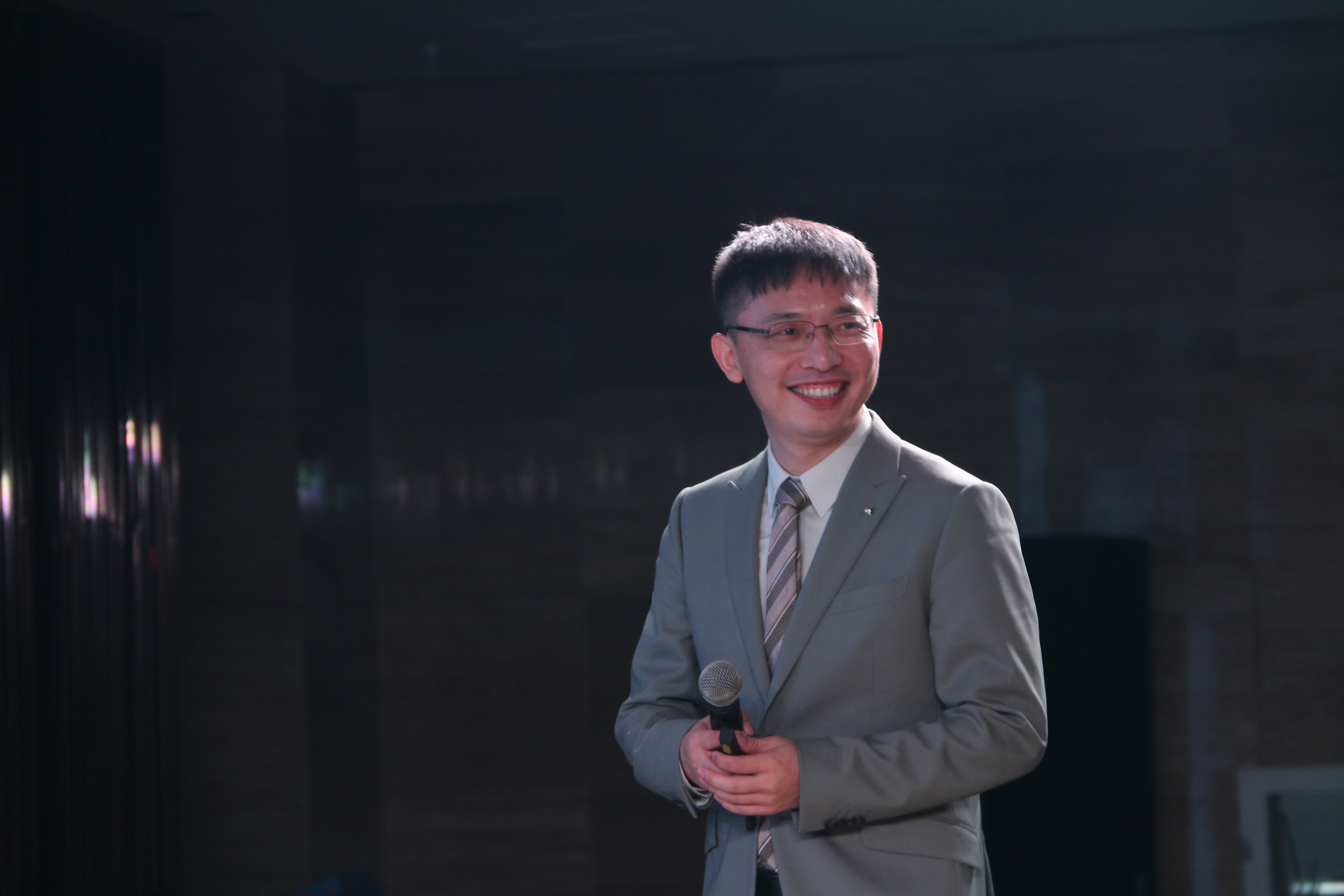 【青峰創(chuàng)元集團(tuán)】“小蜜蜂”讀書(shū)會(huì)第一期：《思前.想后》---余董分享